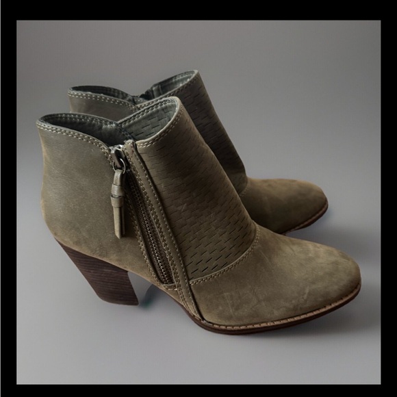 Baretraps Womens Cacie Moss Side Zipper Ankle Boots Size 7 Medium - Picture 1 of 5